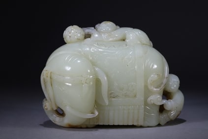 A Exquisite Hetian Jade Animal Ornament
