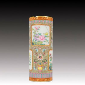 An Exquisite Enamel Flower Pattern Brush Pot