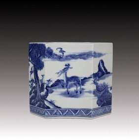 An Exquisite Blue and White Pine and Deer Pattern Brush Pot