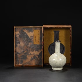 An Exquisite Ge yao White Glazed Cover with Silver Vase,with an Imperial Poem by Emperor Qianlong