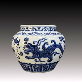 An Exquisite Blue and White Chi-Dragon Pattern Jar