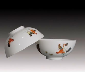 A Pair of Exquisite Famille-Rose Rooster Pattern Bowls