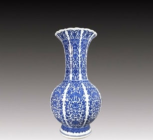 A Huge Blue and White Lotus Pattern Vase