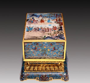 An Exquisite Cloisonne 'Figure' Box