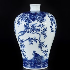 A Rare Blue and White Flower and Bird Pattern Vase