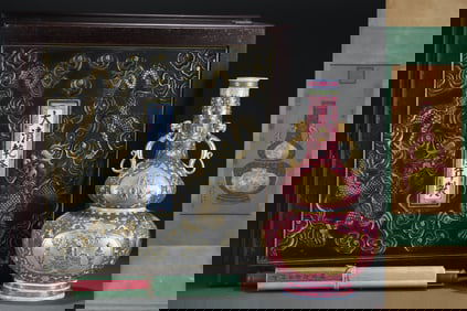 A Huge Enamel Painted Gold Flower Pattern Dragon-Ears Gourd-Shaped Vase, With Vertical Scroll