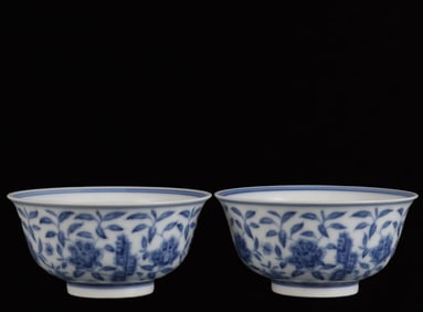A Pair of Exquisite Blue and White Flower Pattern Cups