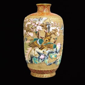 A Precious Gold Ground Flower and Bird Pattern Painted Gold Vase