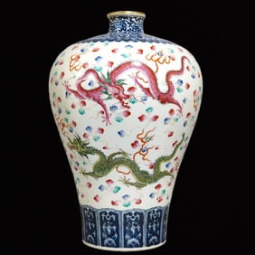 A Precious Blue and White Wucai Auspicious Cloud and Dragon Pattern Painted Gold Vase