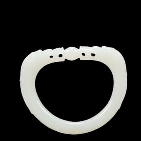 An Exquisite White JadeDragon Pattern Bracelets