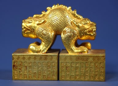 An Exquisite Gilt Bronze Dragon Pattern Seal,with poem