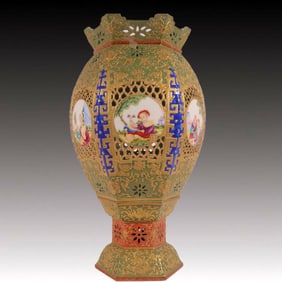 A Rare Enamel Green Ground Painted Gold Figure Pattern Palace Lantern