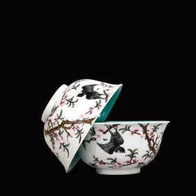 A Pair of Precious Famille-Rose Flower and Bird Pattern Bowls,With Poem