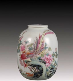 An Exquisite Famille-Rose Flower and Bird Pattern Tea Caddy