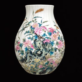 An Exquisite Enamel Flower and Bird Pattern Vase,With Poem