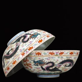 A Pair of Exquisite Famille-Rose Painted Gold Dragon,Bats and Peach Pattern Bowls