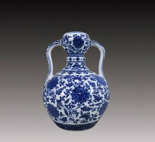 An Exquisite Blue and White Lotus Pattern Double-Ears Vase