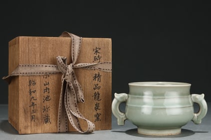 An Exquisite Longquan yao Double-Ears Censer