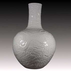 A Huge White Glazed Carved Dragon Pattern Vase
