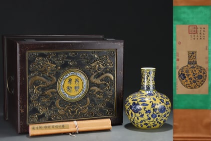 An Exquisite Yellow Ground Blue and White Lotus Pattern Vase,With Vertical Scroll Painting on Silk