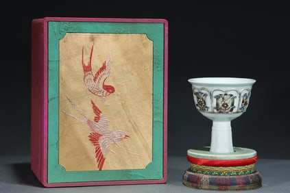 An Exquisite Blue and White Underglaze-Red Flower Pattern Stem Cup