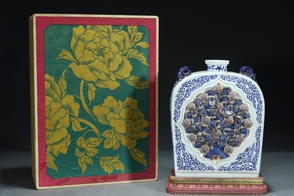 An Exquisite Blue and White Lotus Pattern Vase