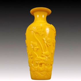 A Precious Coloured glaze Green Glazed Fish Pattern Vase