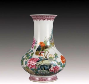 An Exquisite Famille-Rose Flower and Bird Pattern Vase,with poem