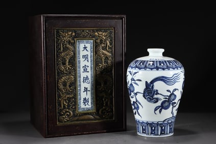 A Rare Blue and White Bird and Fruit Pattern Vase