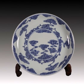 An Exquisite Blue and White Auspicious Cloud Pattern Plate