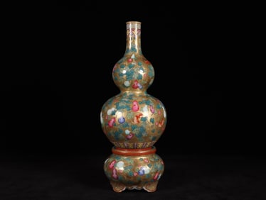 An Exquisite Gold Ground Famille-Rose Bats and Gourd Pattern Gourd-Shaped Vase