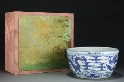 An Exquisite Blue and White Auspicious Cloud and Dragon Pattern Vat