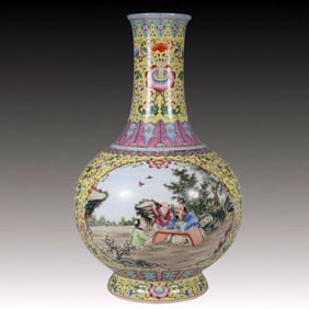 A Huge Yellow Ground Famille-Rose Figure Pattern Vase