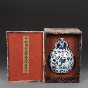 An Exquisite Blue and White Lotus Pattern Double-Ears Vase