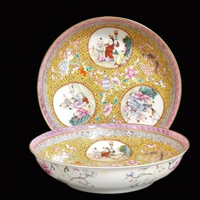 A Pair of Precious Enamel Character and Story Pattern Painted Gold Plates