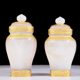 A pair of exquisite agate gold-covered jars with lids
