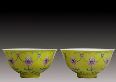 A Pair of Exquisite Enamel Yellow Ground Shou-Character Pattern Bowls