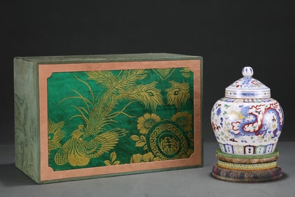 An Exquisite Doucai Flower and Dragon Pattern Jar,With Cover
