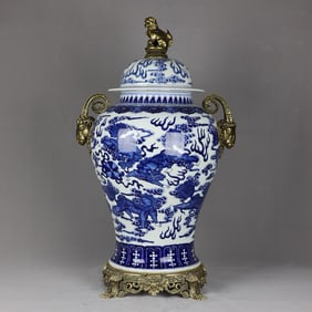 An Exquisite Blue and White Cloud and Auspicious Beast Inlaid Bronze Beast Ears With cover Jar