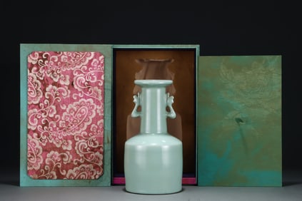 An Exquisite Guan yao Celadon Glazed Phoenix-Ears Vase