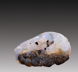 An Excellent Agate 'Chi-Dragon' Pendant