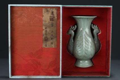 An Exquisite Guan yao Phoenix-Ears Vase