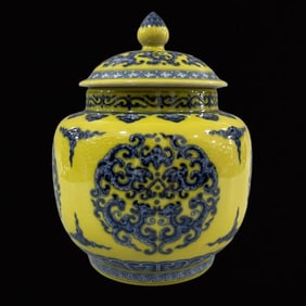 An Exquisite Yellow Ground Blue and White Dragon Pattern Jar,With Cover