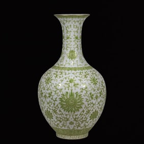 An Exquisite Green Colors Lotus Pattern Painted Gold Vase