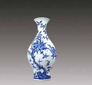 A Rare Blue and White Bats and Peach Pattern Vase