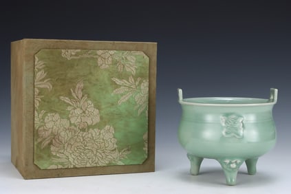 An Exquisite Longquan yao Celadon Glazed Beast-Face Pattern Double-Ears and Tripod Censer