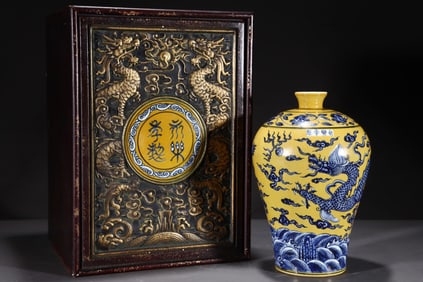 An Exquisite Blue and White Yellow Ground Seawater,Auspicious Cloud and Dragon Pattern Vase