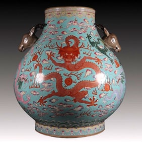 A Huge Green Ground Famille-Rose Dragon Pattern Deer-Ears Vase
