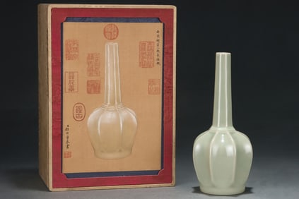 An Exquisite Yue yao Vase