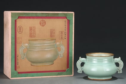 An Exquisite Longquan yao Celadon Glazed Cover with Gold Beast-Ears Censer,with an Imperial Poem by
